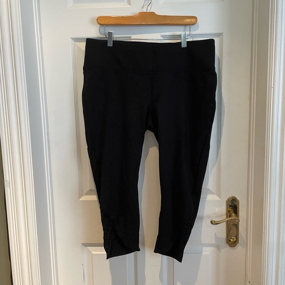 Women’s stretchy crop pants